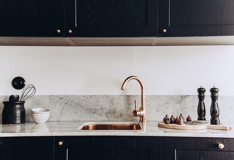 سوییت لوکس, Ocho Suites & Kitchen