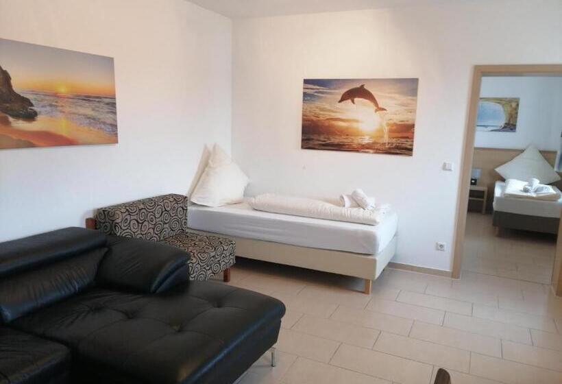 شقة غرفة واحدة, Restaurant Zum Bäumle