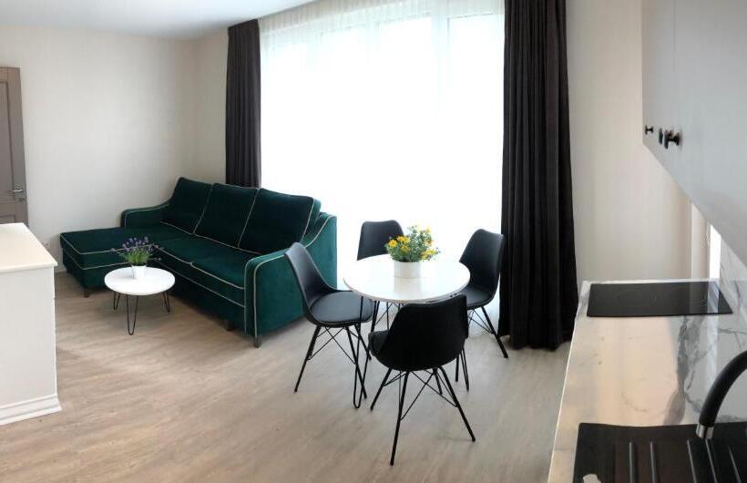 سوییت خانوادگی, Vila Jūralux