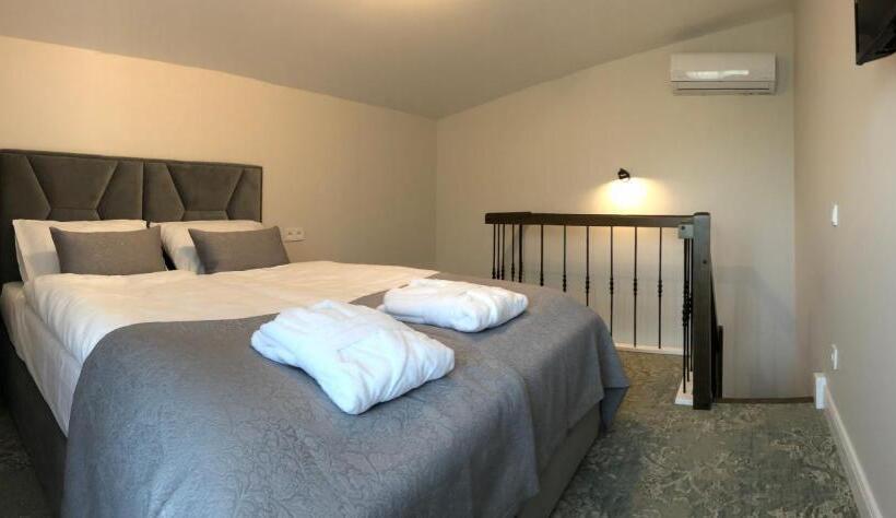 اتاق استاندارد چهارنفره با بالکن, Vila Jūralux