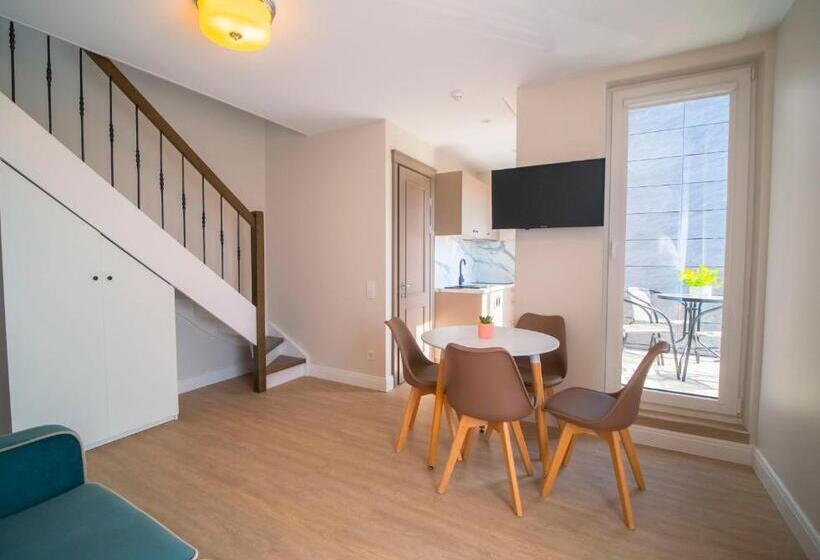 اتاق استاندارد چهارنفره با بالکن, Vila Jūralux