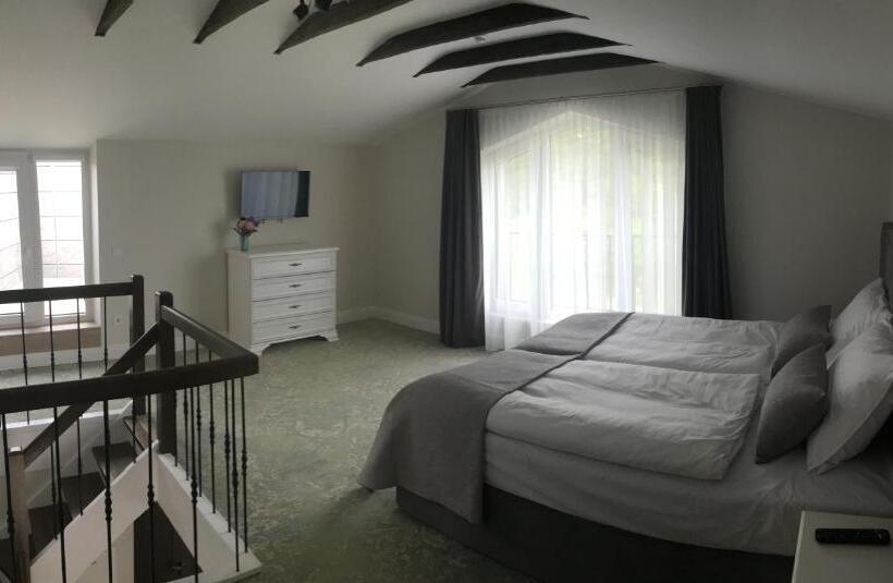 اتاق استاندارد چهارنفره با بالکن, Vila Jūralux