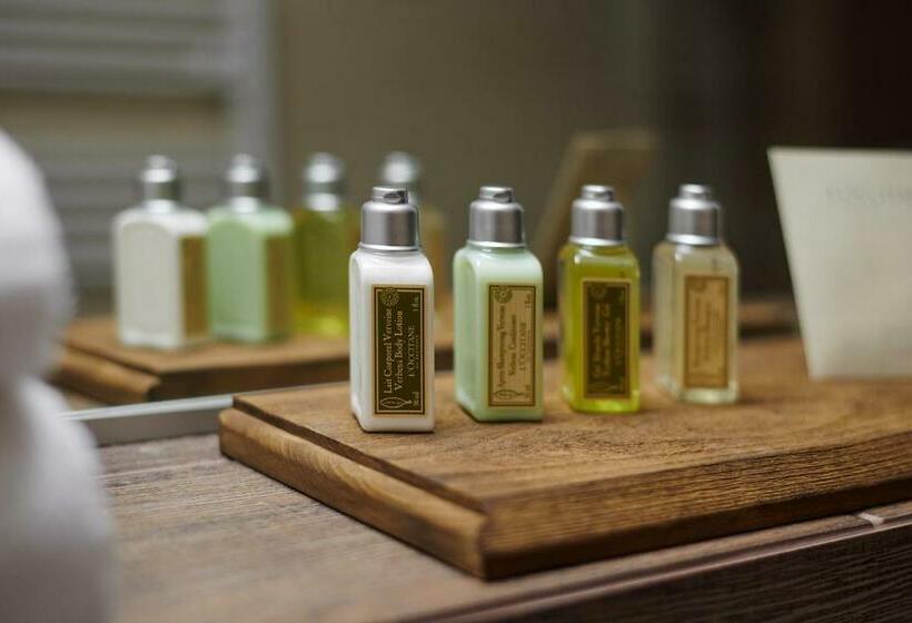 Полулюкс, Honour And Grace