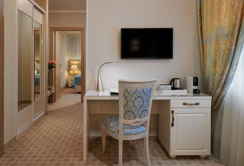 Полулюкс, Honour And Grace