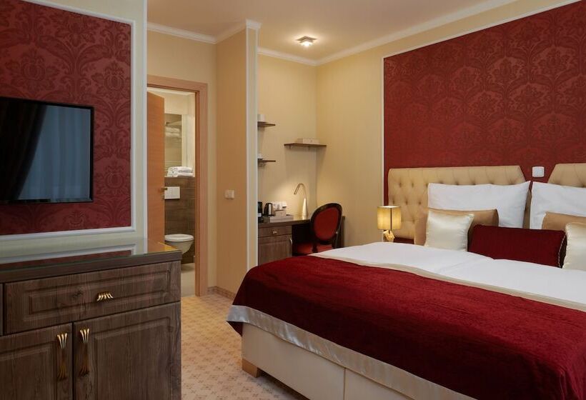 Номер Deluxe, Honour And Grace