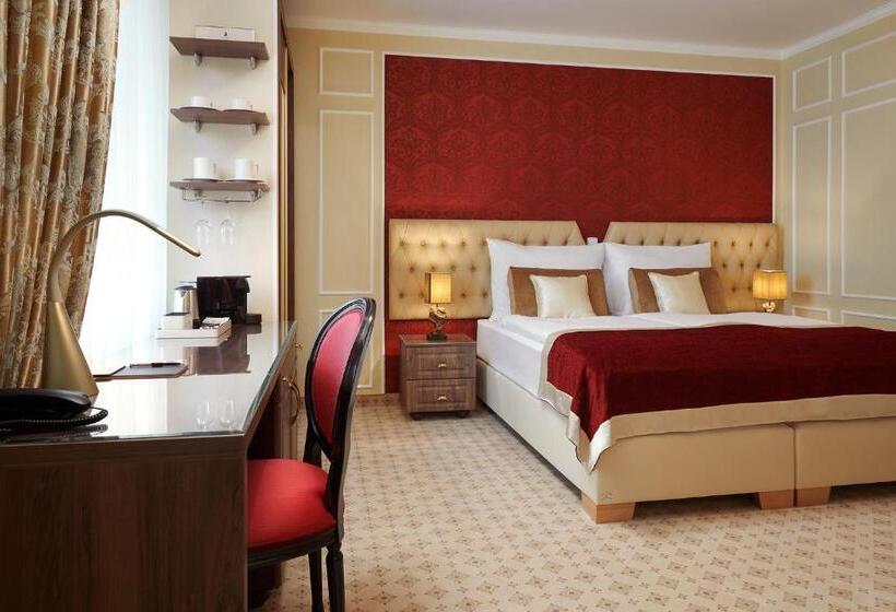 Номер Deluxe, Honour And Grace