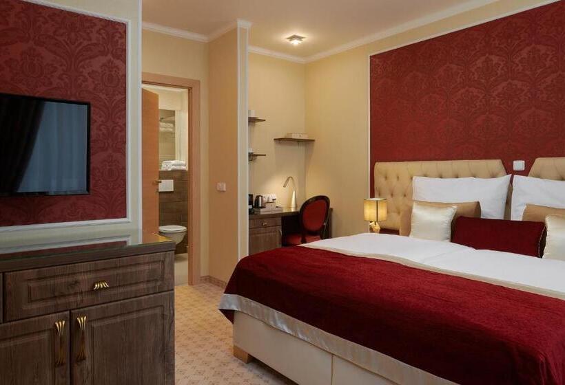 Номер Deluxe, Honour And Grace