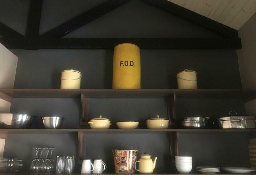 غرفة عائلية, Morgenzon Estate