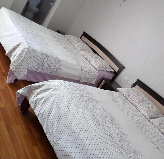 اتاق استاندارد چهار تخته با چشم‌انداز دریا, Small Guest House