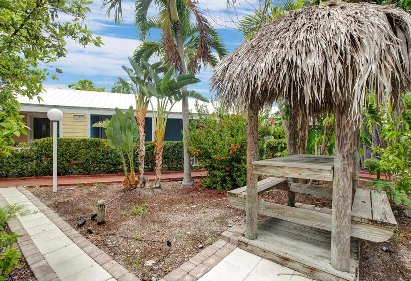 إستوديو قياسى, Coconut Mallory Resort And Marina