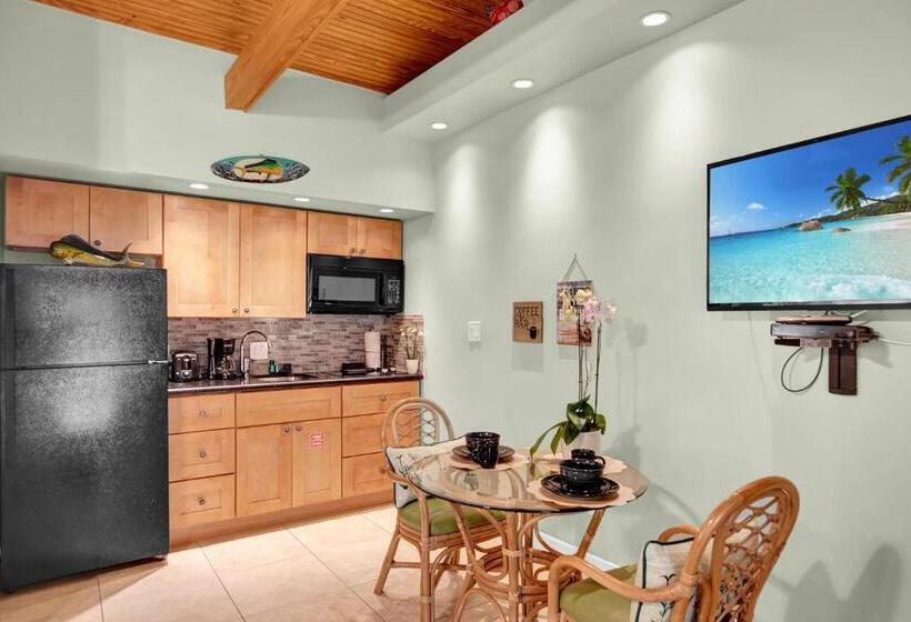 إستوديو قياسى, Coconut Mallory Resort And Marina