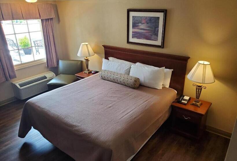 חדר סטנדרט עם מיטת קינג, Colonial House Motel