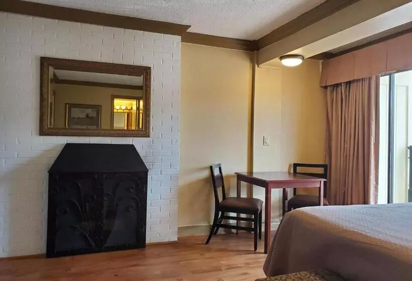 キングサイズベッドのスイートルーム, Colonial House Motel