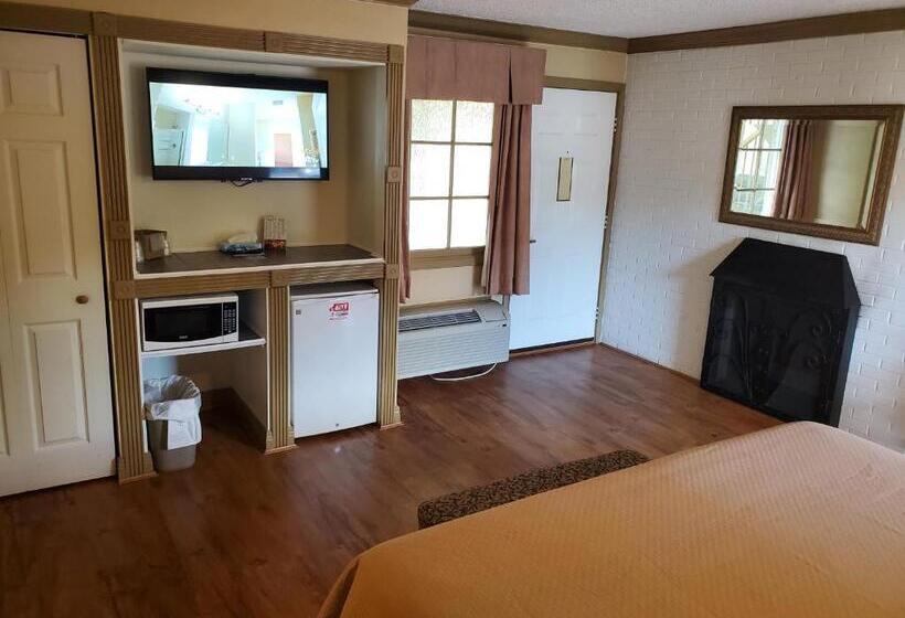 מיטת קינג בסוויטה, Colonial House Motel