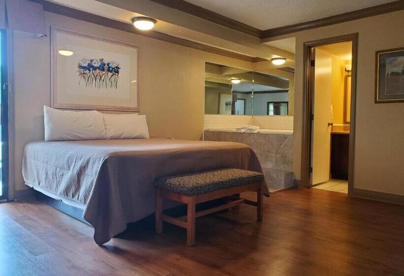 מיטת קינג בסוויטה, Colonial House Motel