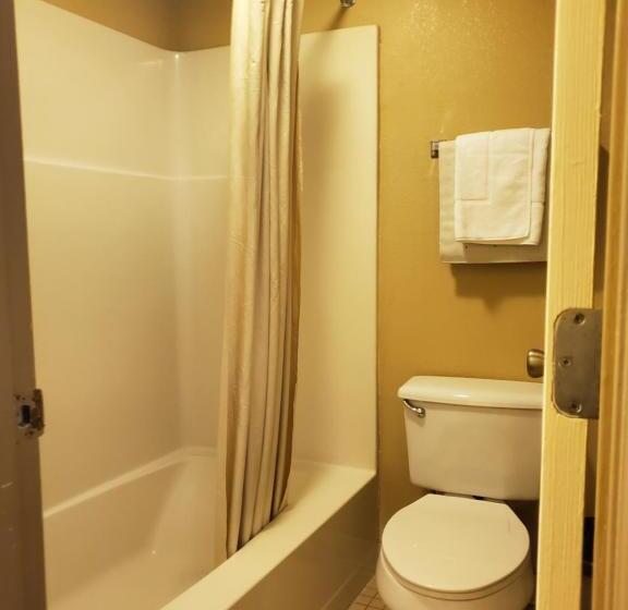 חדר סטנדרט, קומת קרקע, Colonial House Motel