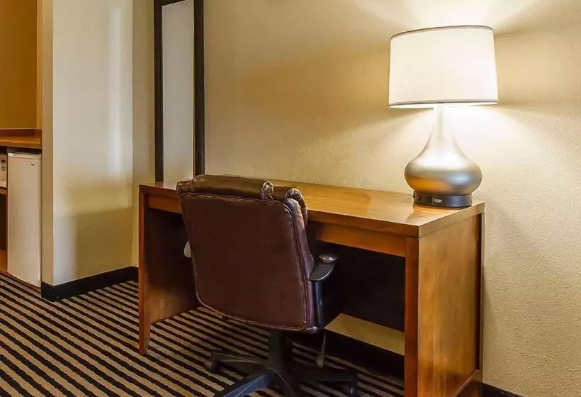 キングサイズベッドのスタンダードルーム, Comfort Inn Owatonna Near Medical Center