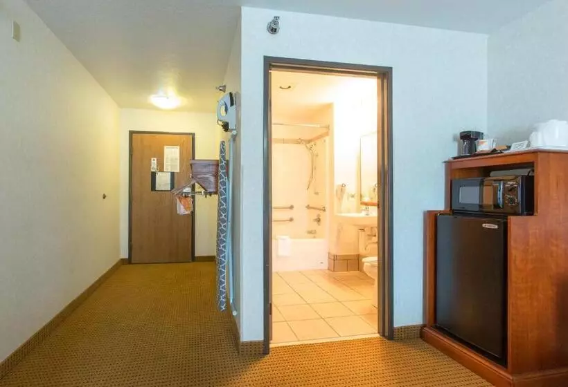 身障者適用キングサイズベッドルーム, Quality Inn & Suites University