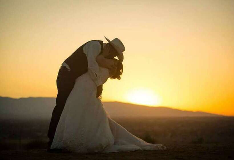 스탠다드 룸 더블 침대, Hilltop Tavern And Inn