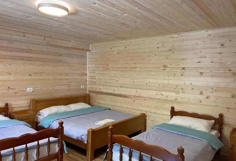 اتاق خانوادگی, Lazer çardaku Guesthouse