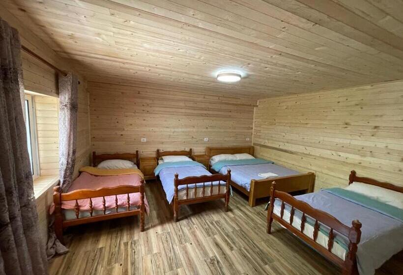 اتاق خانوادگی, Lazer çardaku Guesthouse