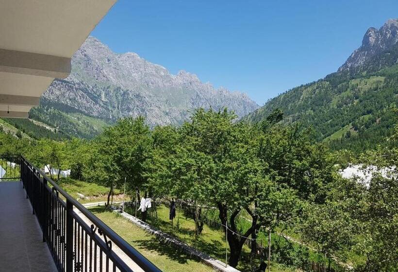 اتاق خانوادگی, Lazer çardaku Guesthouse