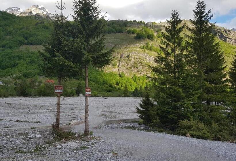 اتاق خانوادگی با چشم‌انداز کوه, Lazer çardaku Guesthouse