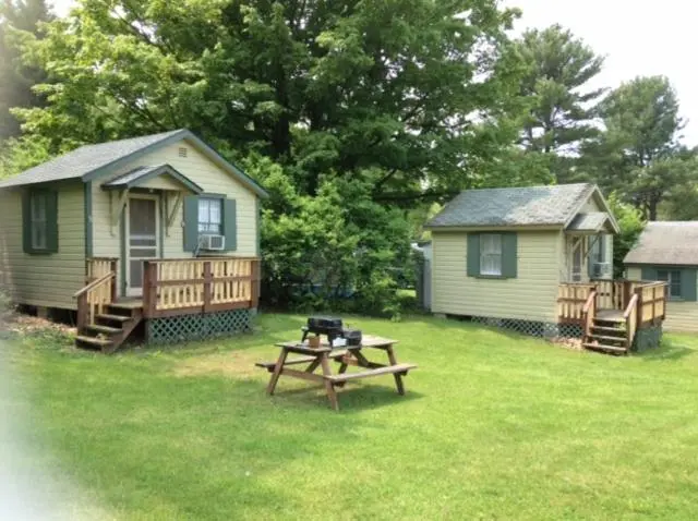 スタンダードスタジオ, Fair Wind Motel And Cottages