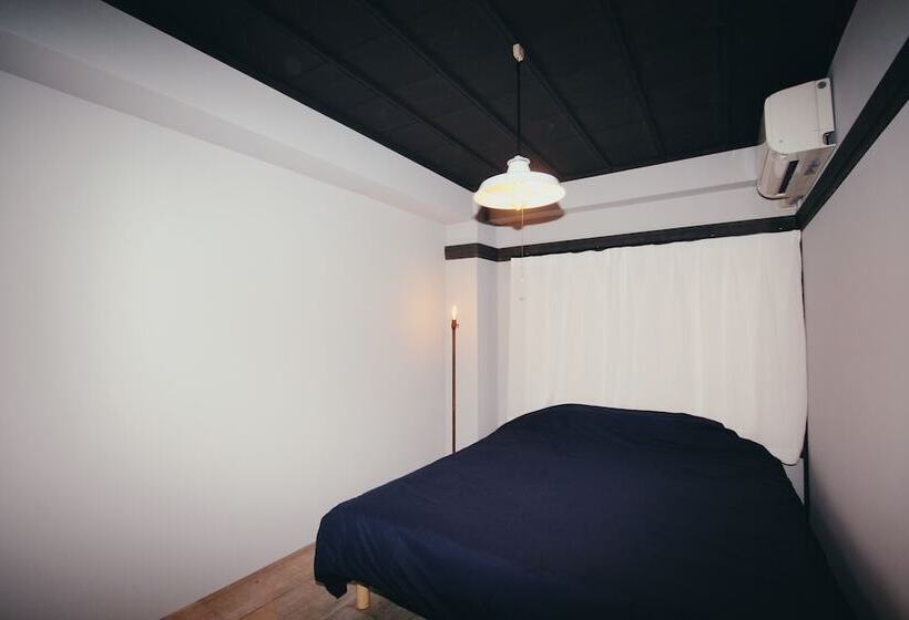 Standard-huone King-vuode, Beppu Hostel & Cafe Ourschestra   Hostel
