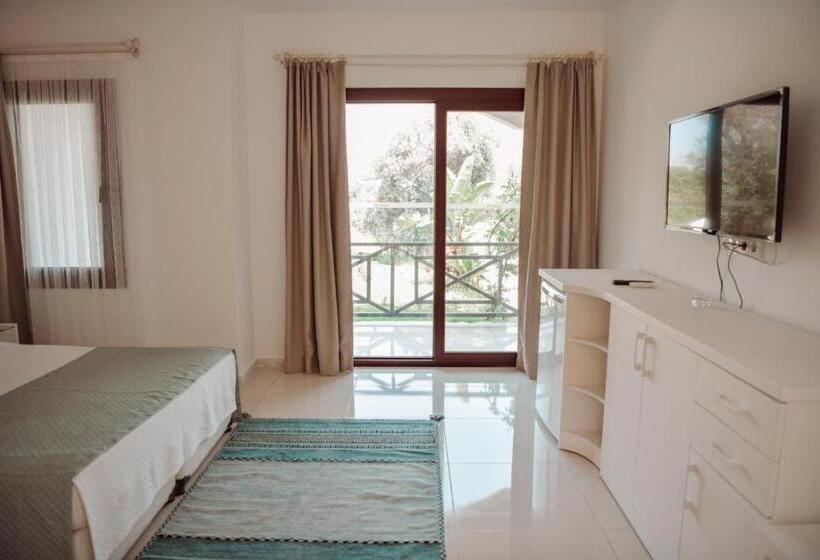 اتاق استاندارد با چشم‌انداز استخر, Amore Boutique