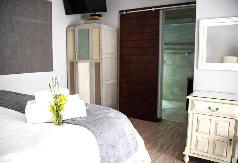 اتاق لوکس, Kroon Manor