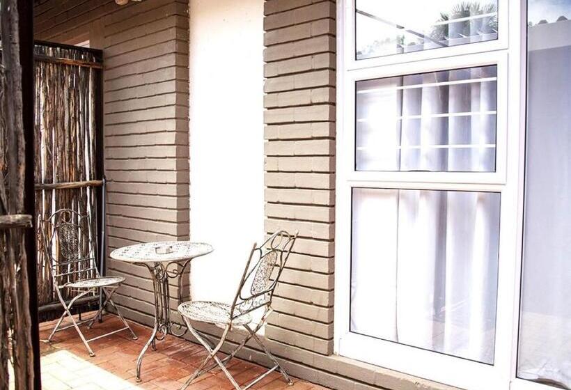 اتاق لوکس, Kroon Manor