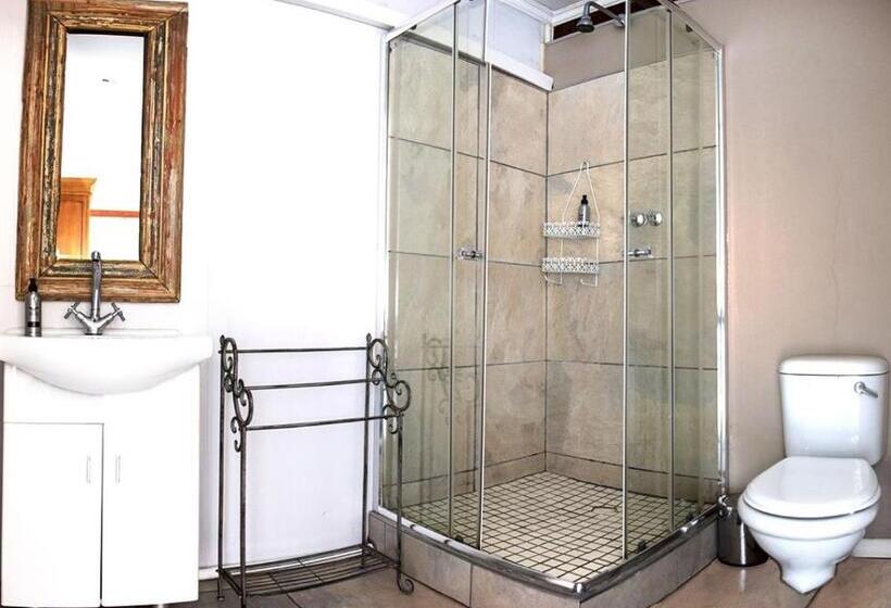 اتاق لوکس, Kroon Manor