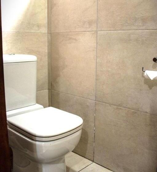 اتاق لوکس با چشمانداز استخر, Kroon Manor