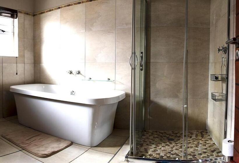 اتاق لوکس خانوادگی, Kroon Manor