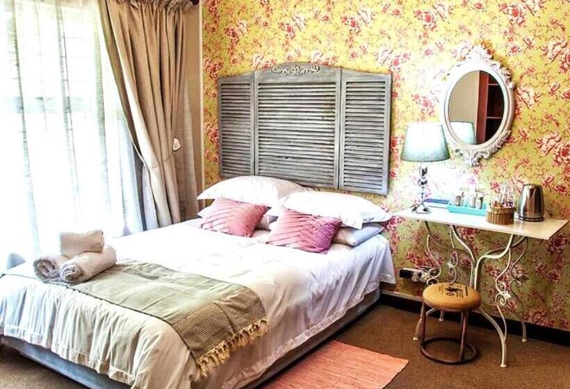 اتاق لوکس خانوادگی, Kroon Manor