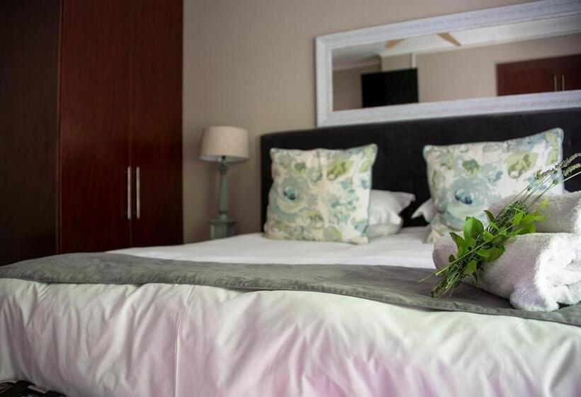 اتاق لوکس خانوادگی, Kroon Manor