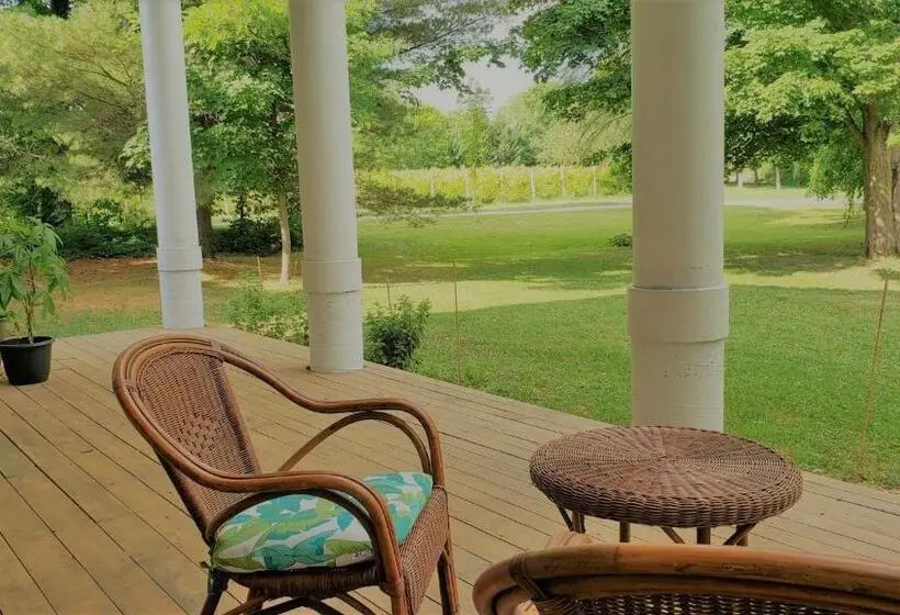 プールビュースイート, Auberge Du Vignoble Bromont