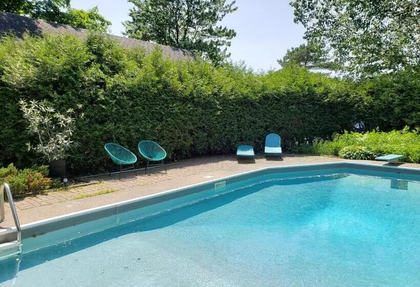 ガーデンビュースタンダードルーム, Auberge Du Vignoble Bromont