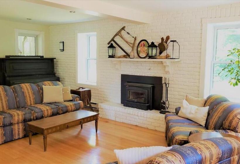 Номер Стандарт, Auberge Du Vignoble Bromont