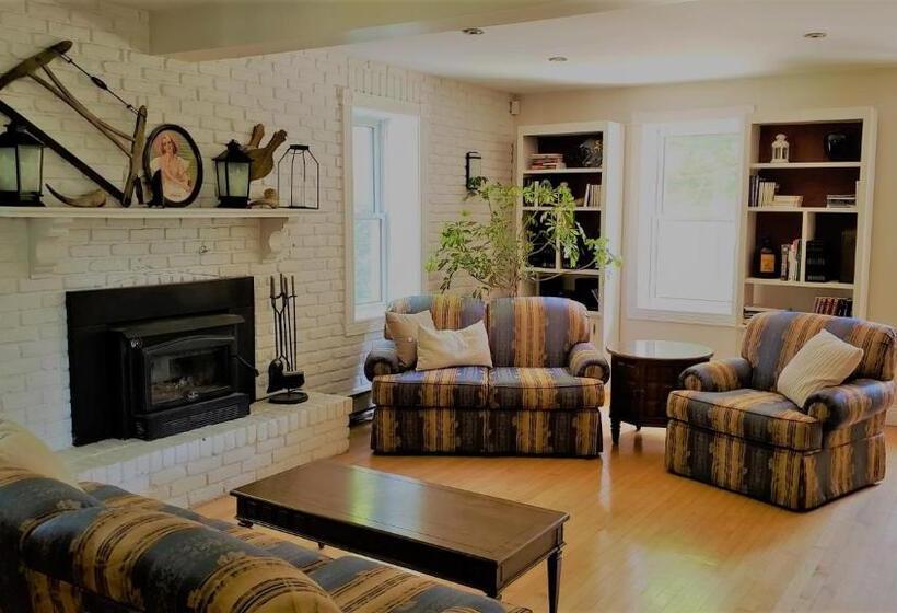 Номер Стандарт, Auberge Du Vignoble Bromont