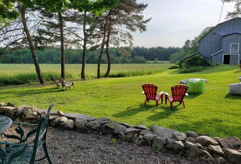 Люкс Вид на Бассейн, Auberge Du Vignoble Bromont