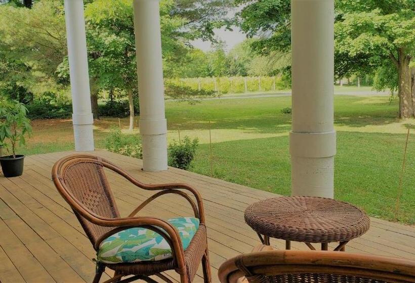 Семейное Бунгало, Auberge Du Vignoble Bromont