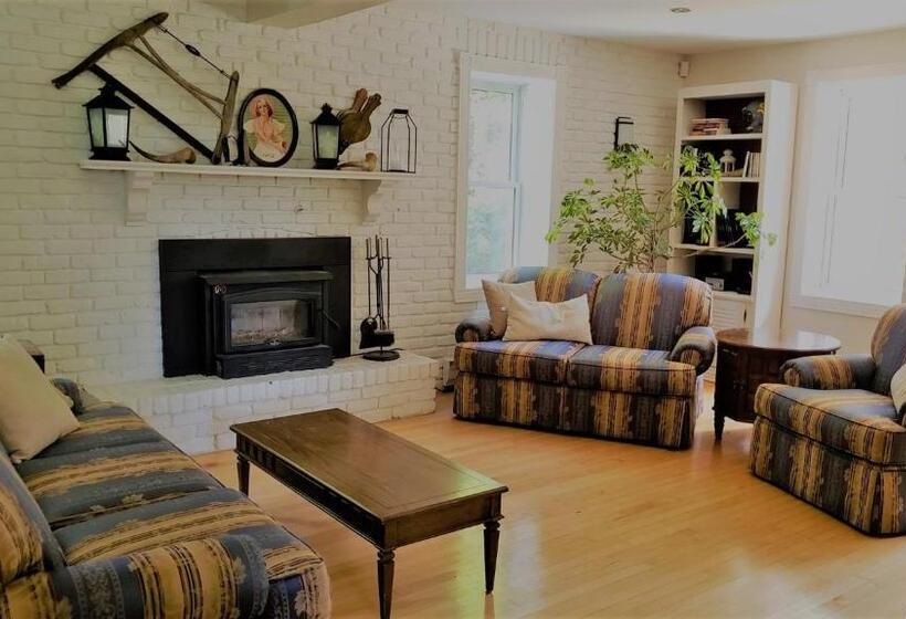 Семейное Бунгало, Auberge Du Vignoble Bromont