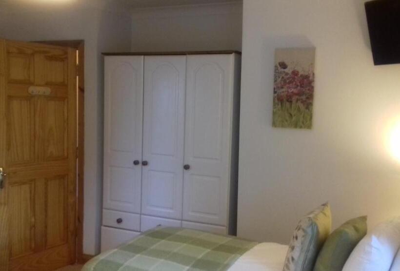 غرفة قياسية ثلاثية, Farmleigh House