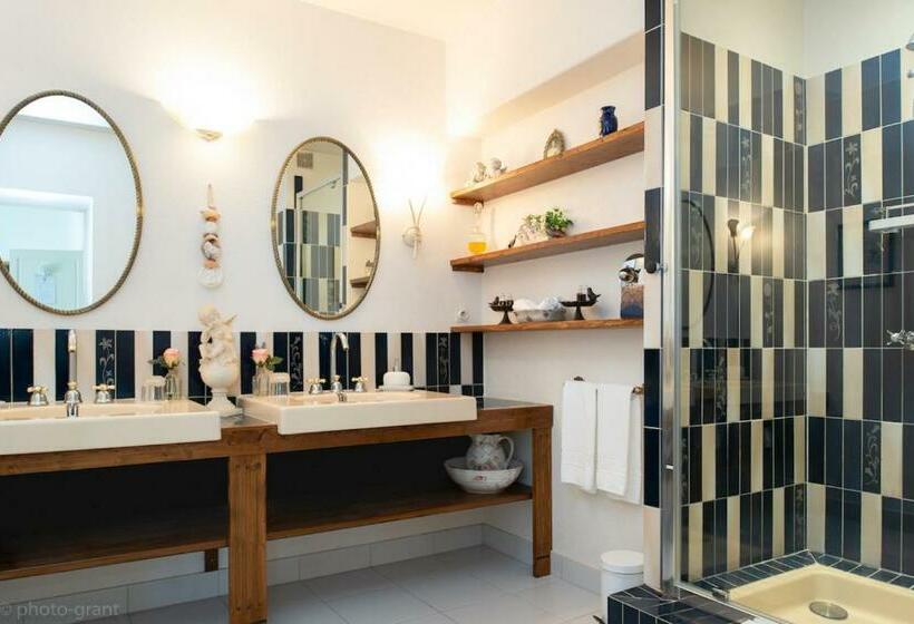 חדר דחוקס עם מיטת קינג, Maison D Hôtes De Charme La Rose De Ducey Près Du Mont Saint Michel