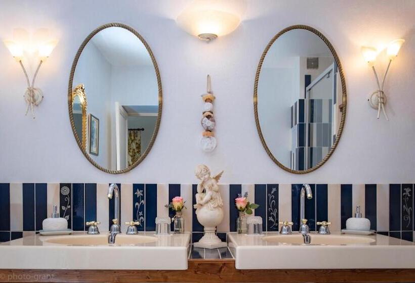 חדר דחוקס עם מיטת קינג, Maison D Hôtes De Charme La Rose De Ducey Près Du Mont Saint Michel