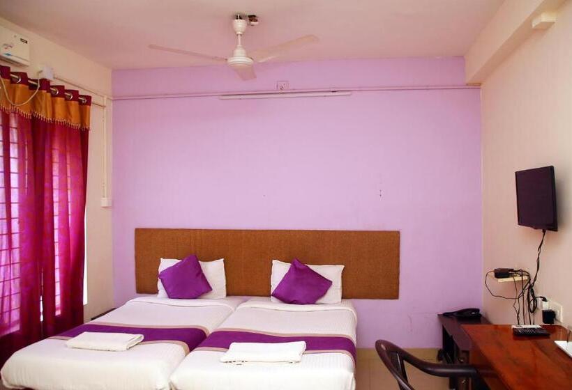 Camera Deluxe, V Bee Plaza