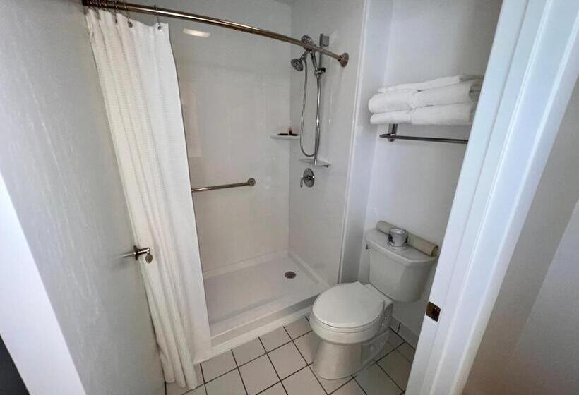 غرفة قياسية رباعية, Main Street Motel