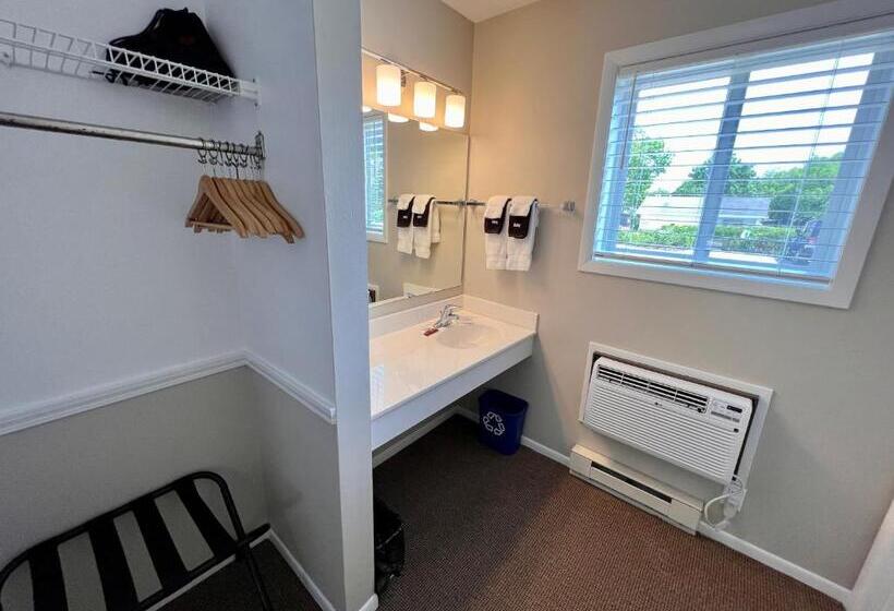 غرفة قياسية رباعية, Main Street Motel